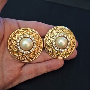 Elegant Gold and Pearl Earrings